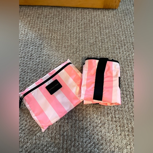 NEW‼️ VICTORIA'S Secret Lightweight & Pakable Weekend Tote Bag striped 2pc - Picture 14 of 16